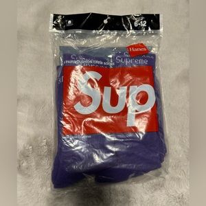 Supreme x Hanes Socks
